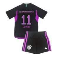 Dětský Fotbalový dres Bayern Munich Kingsley Coman #11 2023-24 Venkovní Krátký Rukáv (+ trenýrky)
